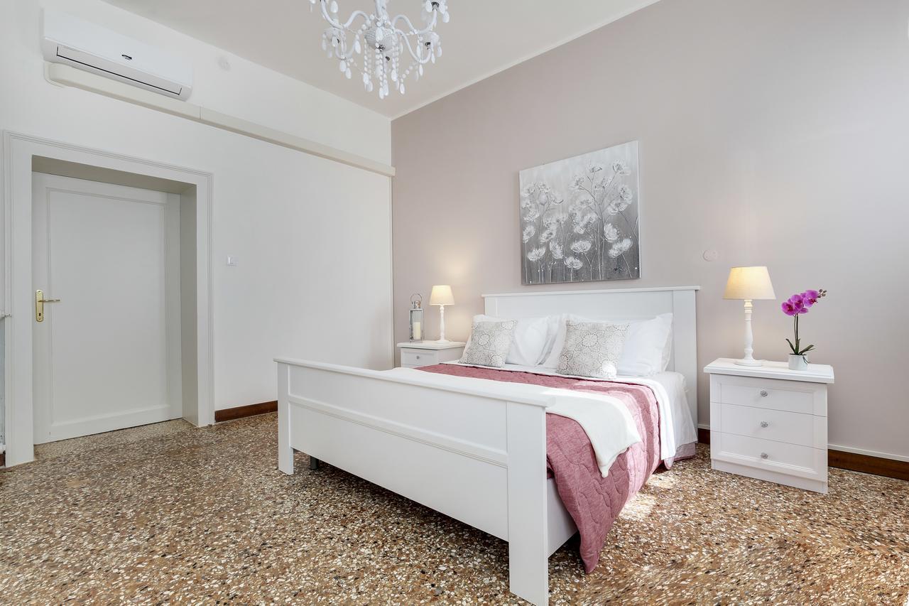 Accademia Opera Deluxe *